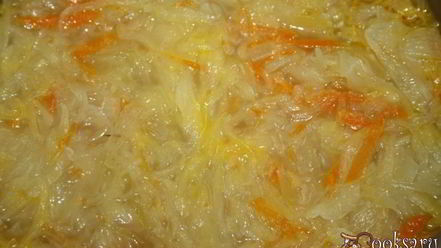 Рецепт суточных щей со свининой и сушеными грибами на квашеной капусте