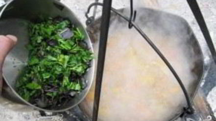 Рецепт шурпы из баранины на костре