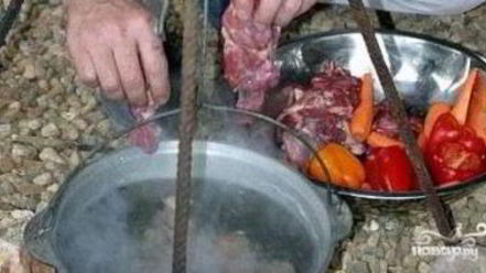 Рецепт шурпы в казане на костре