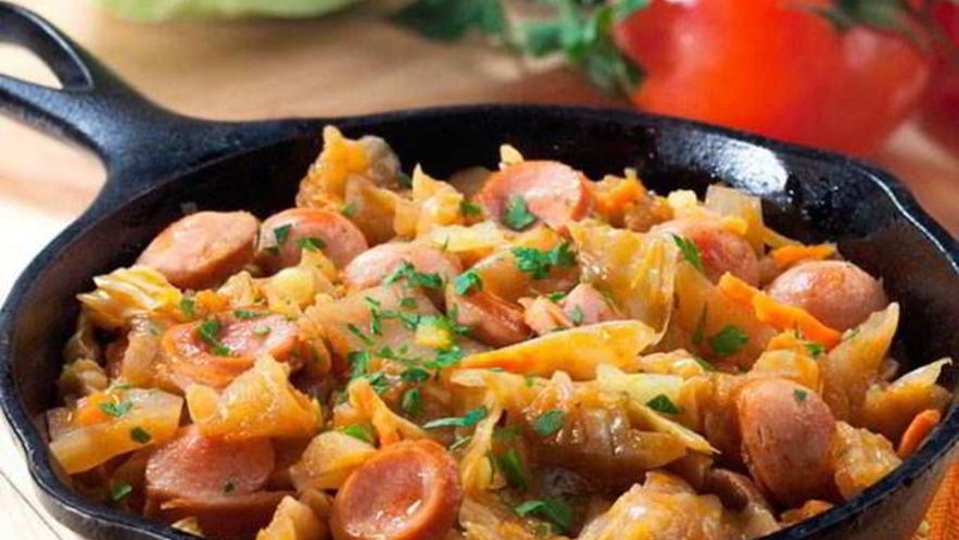 Рецепт ароматной солянки с сосисками