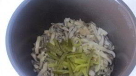 Рецепт солянки из капусты с грибами в мультиварке