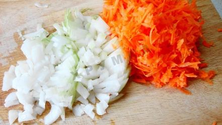 Рецепт солянки из капусты с сосисками и помидор в мультиварке