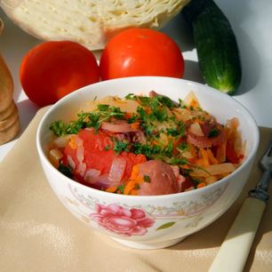 Рецепт Солянки из капусты с сосисками в мультиварке