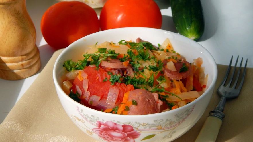 Рецепт солянки из капусты с сосисками в мультиварке