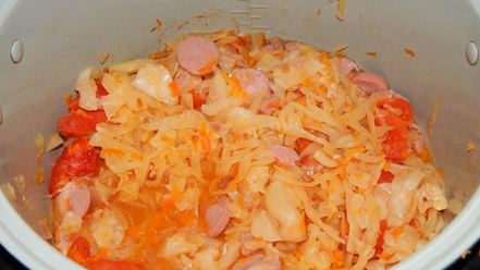 Рецепт солянки из капусты с сосисками в мультиварке
