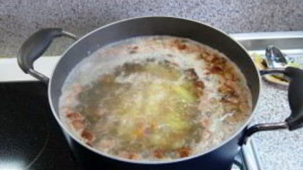 Рецепт солянки с маслинами и лимоном