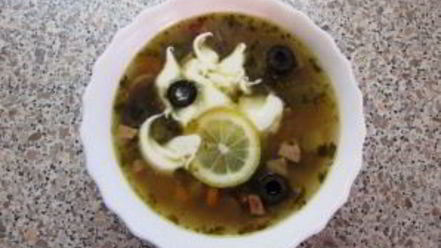 Рецепт солянки с маслинами и лимоном