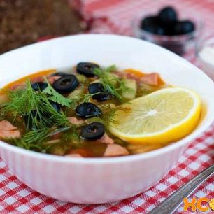 Рецепт Солянки с мясом и колбасой, тушеная на сковороде