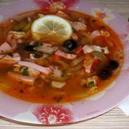 Рецепт Солянки с мясом и колбасой