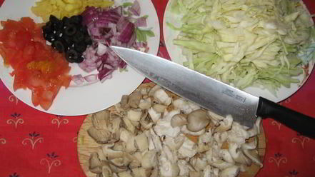 Рецепт солянки тушеной свиной с вешенками