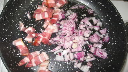 Рецепт солянки тушеной свиной с вешенками