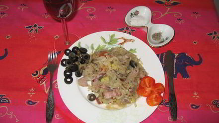 Рецепт солянки тушеной свиной с вешенками