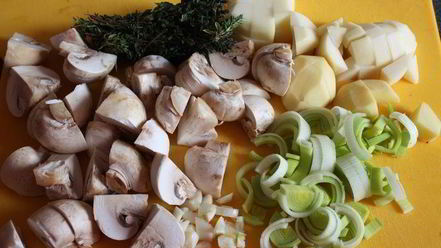 Рецепт ароматного грибного супа-пюре из шампиньонов с тимьяном