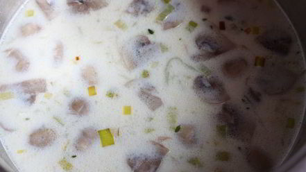 Рецепт ароматного грибного супа-пюре из шампиньонов с тимьяном