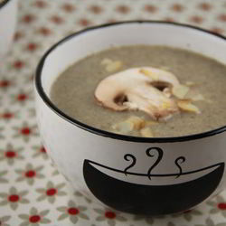 Рецепт Грибного супа-пюре с сыром Бри и миндалем