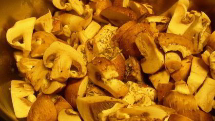 Рецепт грибного супа-пюре с сыром бри и миндалем