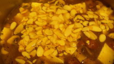 Рецепт грибного супа-пюре с сыром бри и миндалем