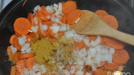 Рецепт морковна-сливочного суп-пюре с карри и ананасами