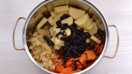 Рецепт супа-пюре из чечевицы и золотистых овощей