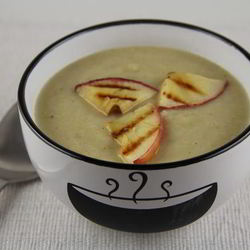 Рецепт Супа-пюре из сельдерея с яблоком, сидром и чеддером
