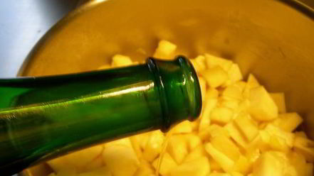 Рецепт супа-пюре из сельдерея с яблоком, сидром и чеддером