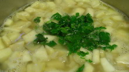 Рецепт супа-пюре из сельдерея с яблоком, сидром и чеддером