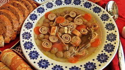 Рецепт Супа с фрикадельками и блинными роллами