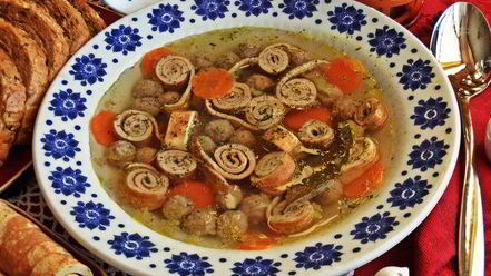 Рецепт супа с фрикадельками и блинными роллами