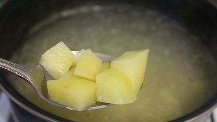 Рецепт супа с манкой и зеленым горошком