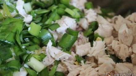 Рецепт холодного свекольника с курицей на сметане и минеральной воде