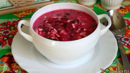 Рецепт холодного свекольника с курицей на сметане и минеральной воде