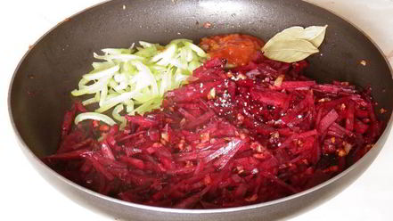 Рецепт классического горячего свекольника с мясом