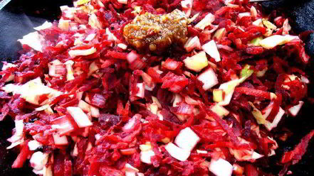 Рецепт латвийского свекольника с фрикадельками