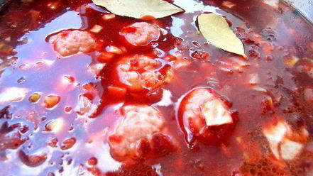 Рецепт латвийского свекольника с фрикадельками