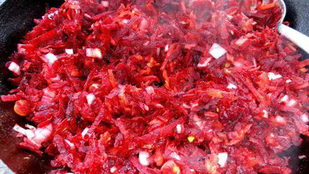 Рецепт латвийского свекольника с фрикадельками