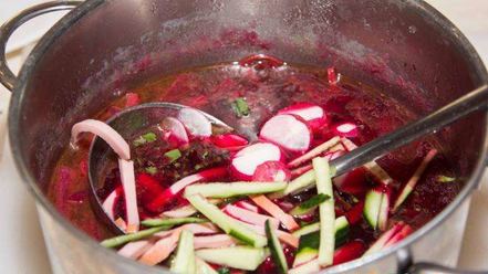 Рецепт свекольника холодного с ботвой