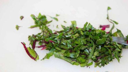 Рецепт свекольника холодного с ботвой