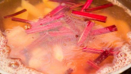 Рецепт свекольника холодного с ботвой