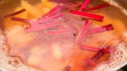 Рецепт свекольника с ботвой холодный