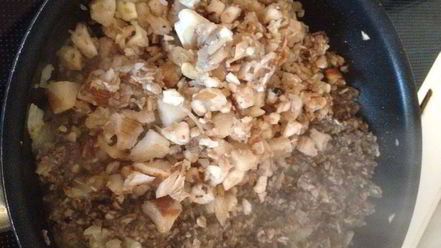 Рецепт свекольника с грибными пельмешками