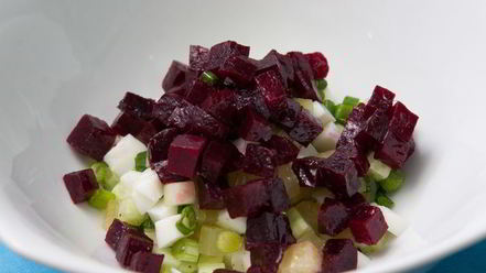 Рецепт свекольника с соленым огурцом