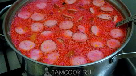 Рецепт свекольника с сосисками и сметаной