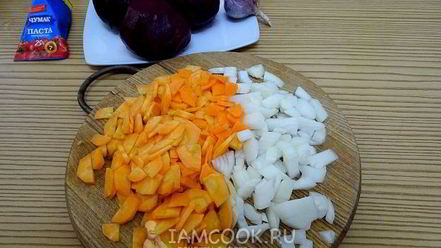 Рецепт свекольника с сосисками и сметаной