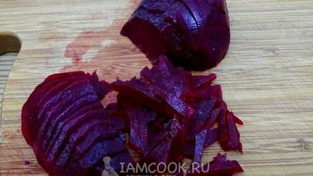 Рецепт свекольника с сосисками и сметаной