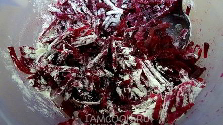 Рецепт свекольника с сосисками и сметаной