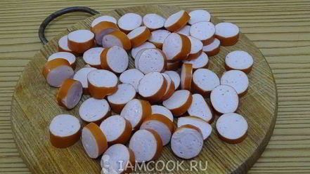 Рецепт свекольника с сосисками и сметаной