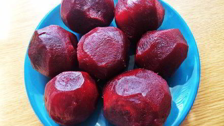 Рецепт свекольника с сосисками