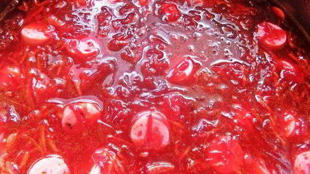 Рецепт свекольника с сосисками