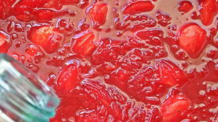 Рецепт свекольника с сосисками