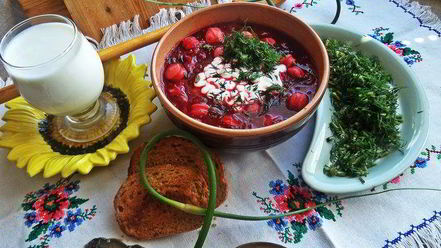 Рецепт свекольника с сосисками